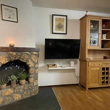 Modern Taesch Apartment With Free Parking Exterior foto