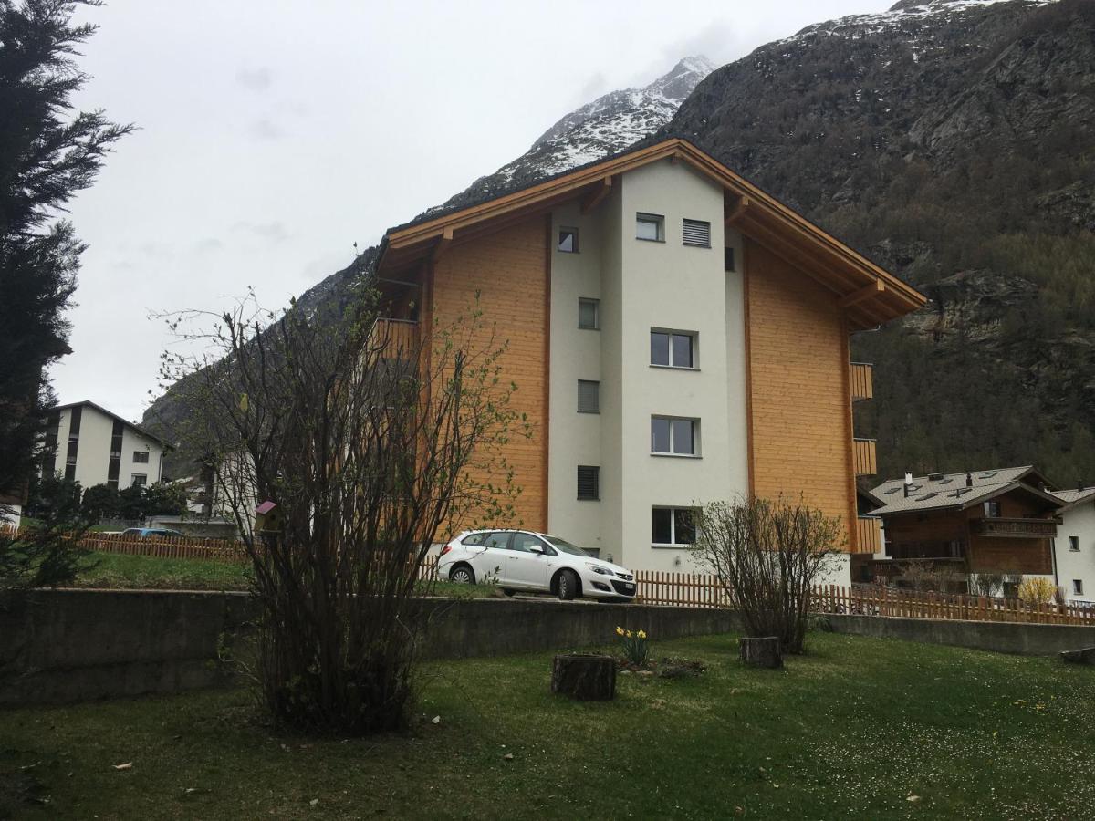 Modern Taesch Apartment With Free Parking Exterior foto
